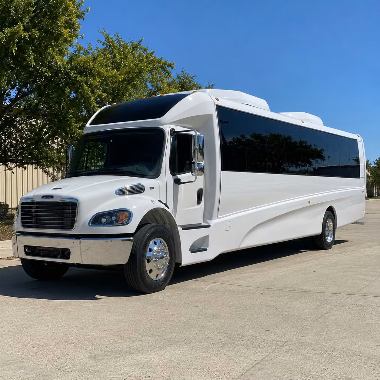 sioux city prom groups can compare minibuses party buses and charter buses side by side